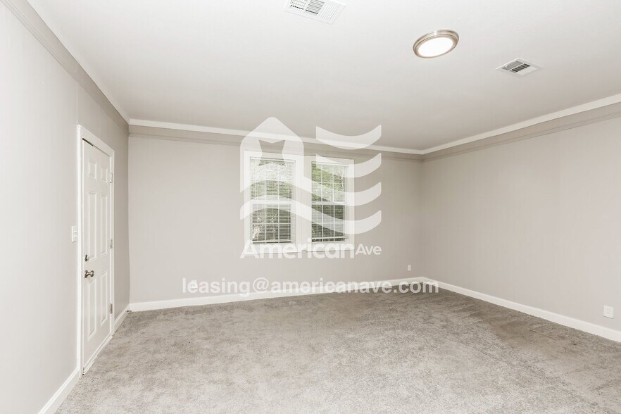 Building Photo - 353 E Ridgeway St