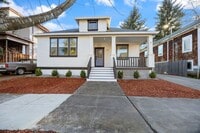 Building Photo - 3 Bed, 2 Bath Craftsman style home - NE PDX
