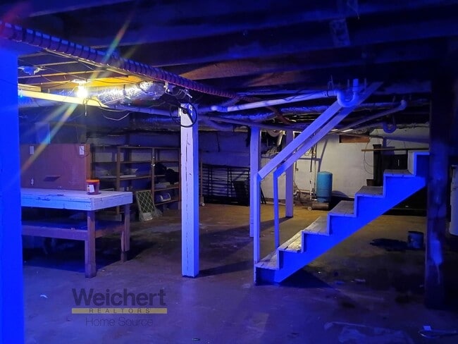 Building Photo - 3BR Home with Basement, Screened Porch & Garage