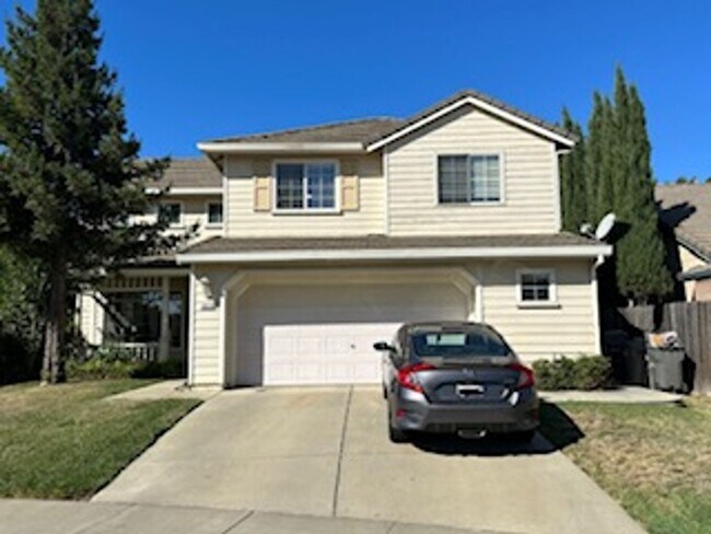 Building Photo - Charming 4-Bedroom, 2.5-Bathroom Two-Story...