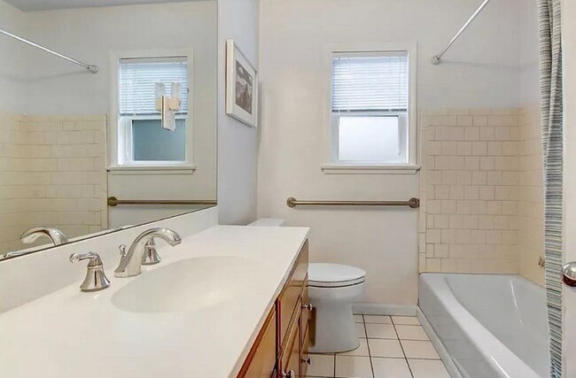 Building Photo - 6519 Hanna Ave