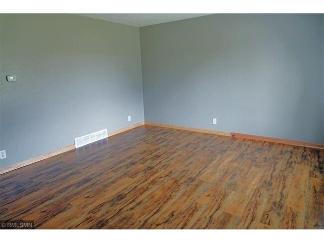 Building Photo - 62 W Woodridge Dr