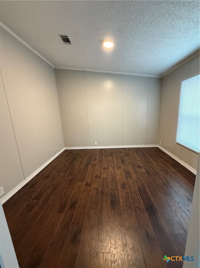 Building Photo - 254 Maverick Ln