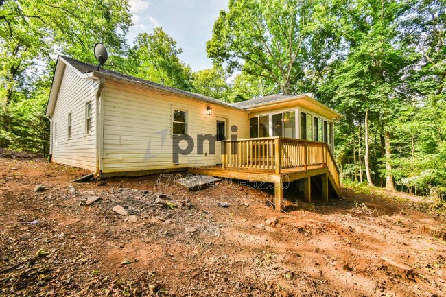Building Photo - 135 Beacon Hl Dr