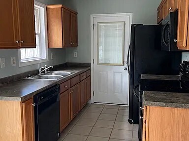 Building Photo - Charming 3 Bedroom/2 Bath