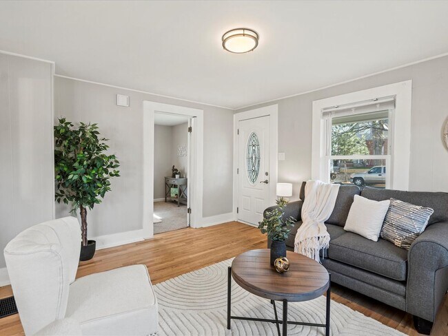Building Photo - Charming Updated Bungalow near Downtown De...