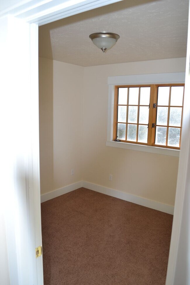 Building Photo - Oak Street Duplex