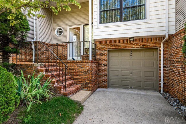 Building Photo - 3902 Springbrook Dr
