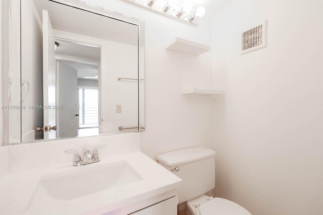 Building Photo - 3035 Exeter