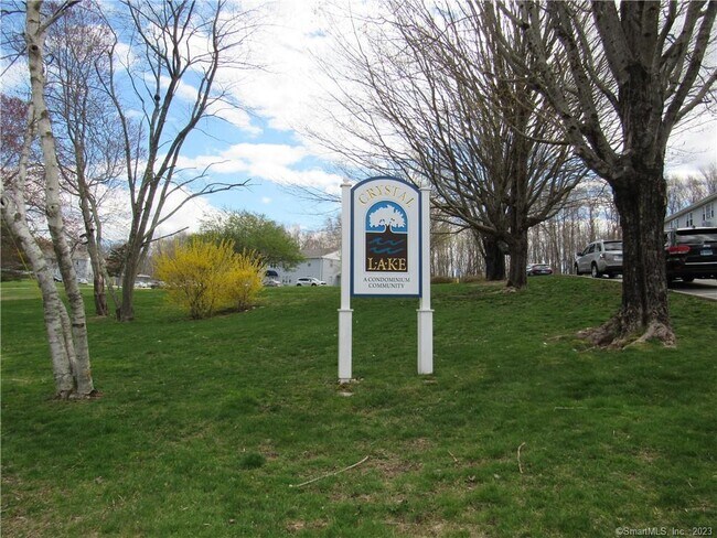 Building Photo - 83 Horse Pond Rd