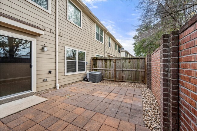 Building Photo - 16131 Sweetwater Fields Ln