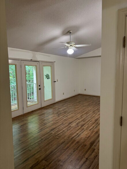 Building Photo - 5928 W Friendly Ave