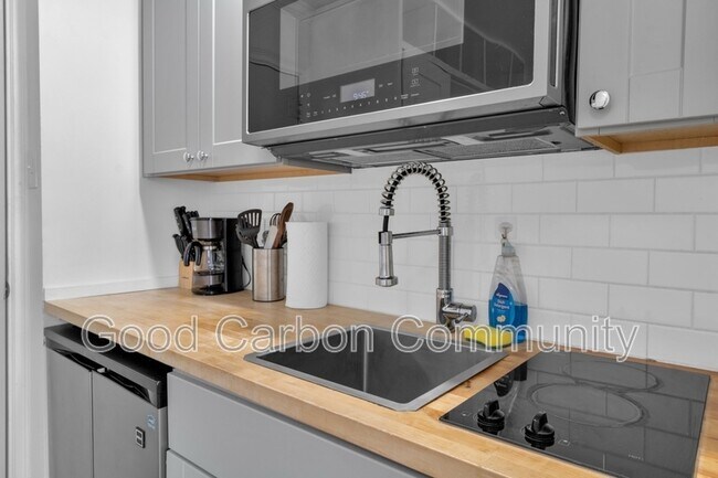 Building Photo - 23 Allen St