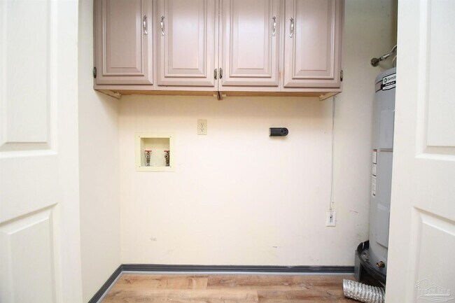 Building Photo - 2375 Sugartree Ave