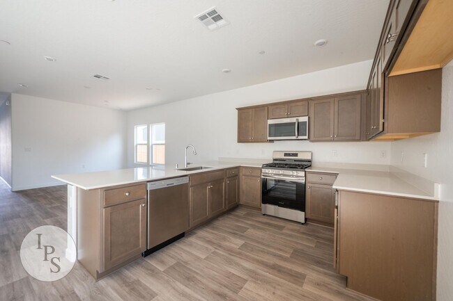 Building Photo - BRAND NEW CUSD Fresno Home, 3BR/2BA - Lots...