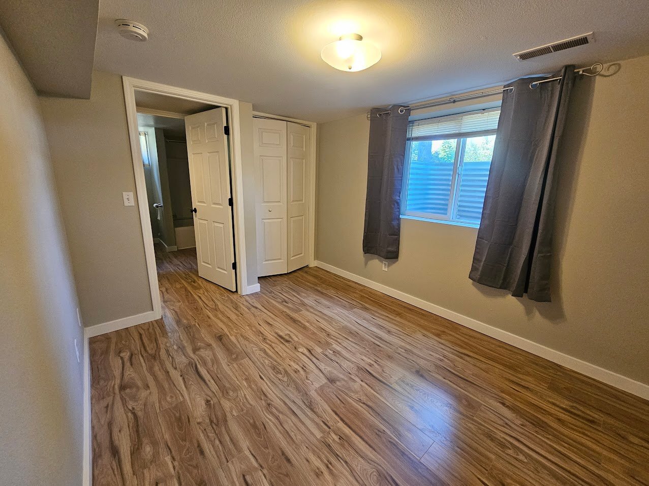 Building Photo - 509 S 11th Ave