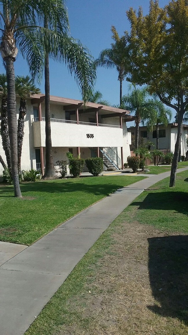 Canfield Park 1535 E Canfield Ln Anaheim CA 92805 Apartment Finder