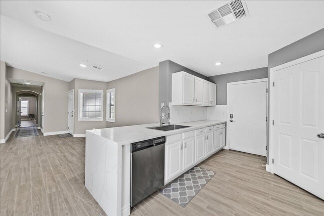 Building Photo - 1464 Amitola Ave