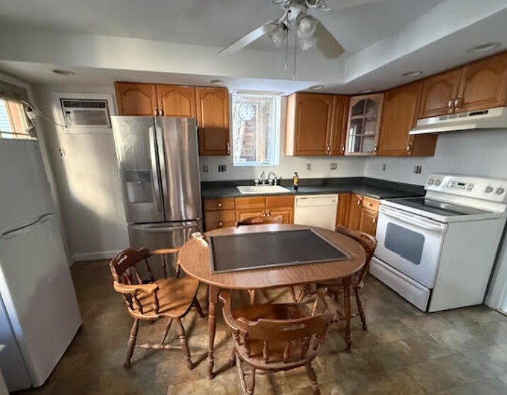 Building Photo - 60 Haines St