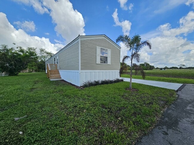 Building Photo - 1089 Myakka Dr