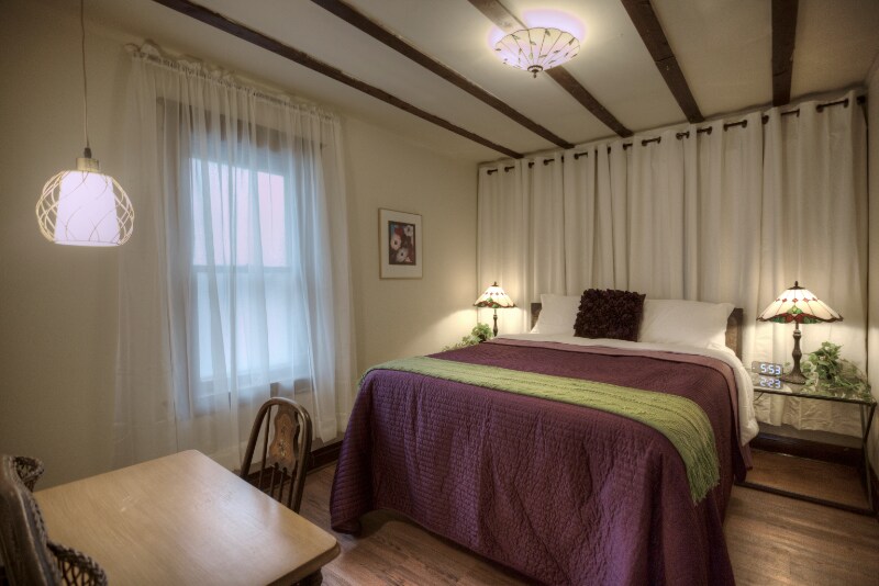 Building Photo - 500 N Lake St