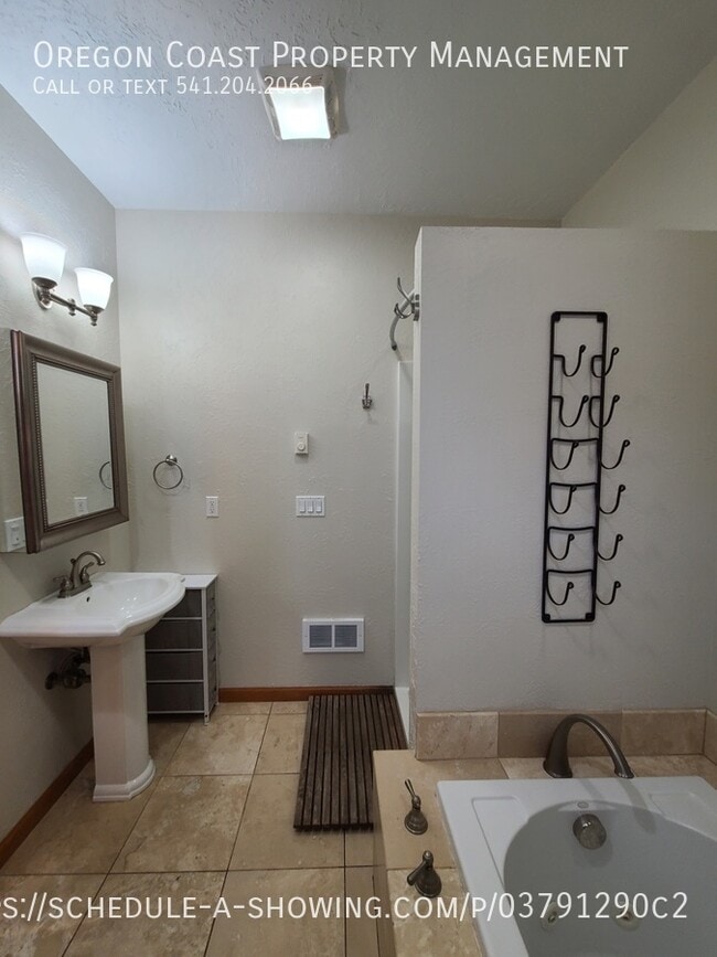 Building Photo - 961 NW Lanai Loop