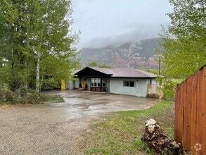 Building Photo - Spacious Single Level Ranch Style 4 Bed 2 ...