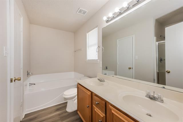 Building Photo - 10836 Deauville Cir N