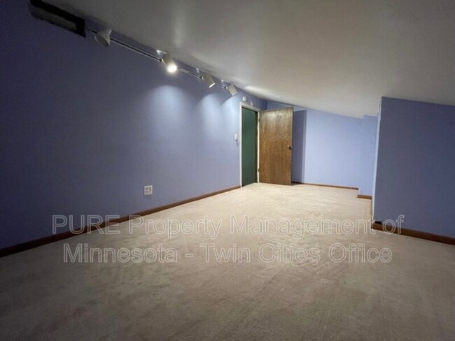 Building Photo - 14317 Fairway Dr