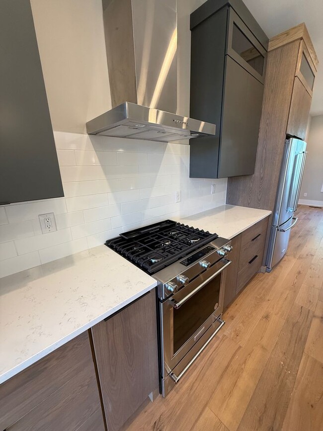 Building Photo - LUXURY Rooftop Terrace Townhome Uptown CLT **ONE MONTH FREE WITH A 13 MONTH LEASE**