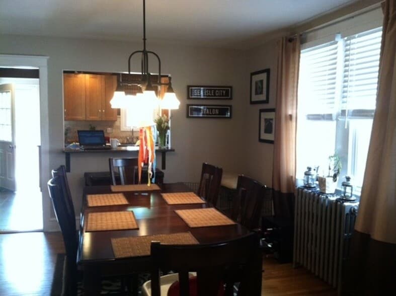 Building Photo - 207 E. 11th Ave