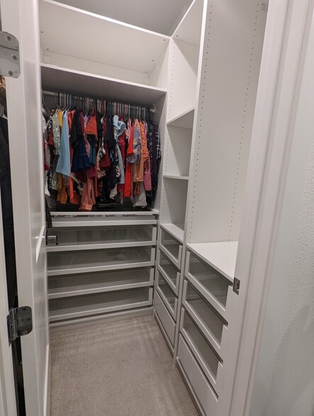 Building Photo - 3328 Flash Cmn