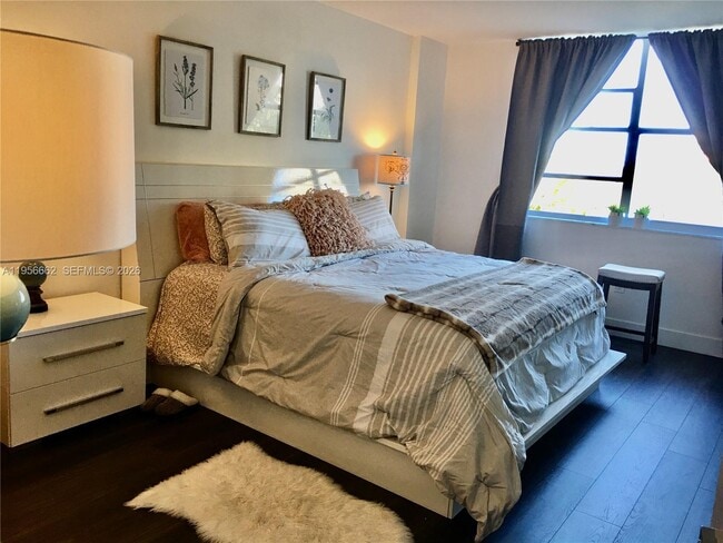 Building Photo - 11111 Biscayne Blvd