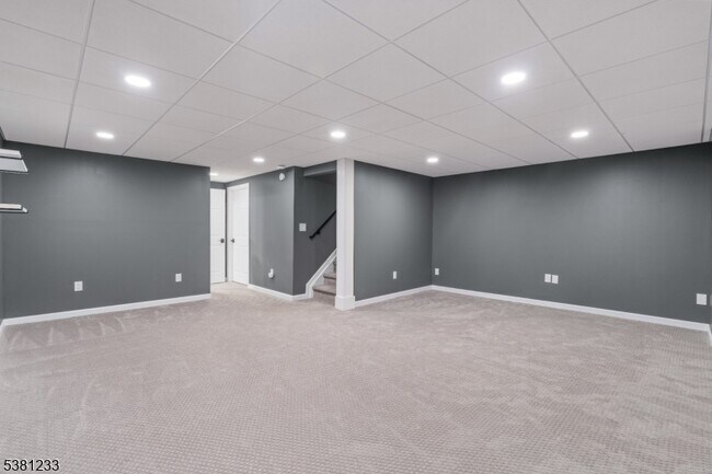 Building Photo - 15 Faxon Dr