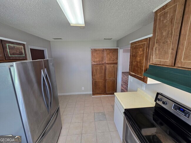 Building Photo - 425 Sunnyside Dr