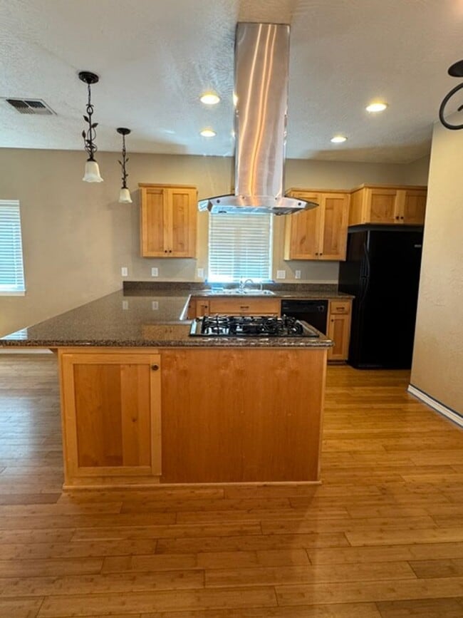Building Photo - 3 Bedroom 2.5 Bath in Talent