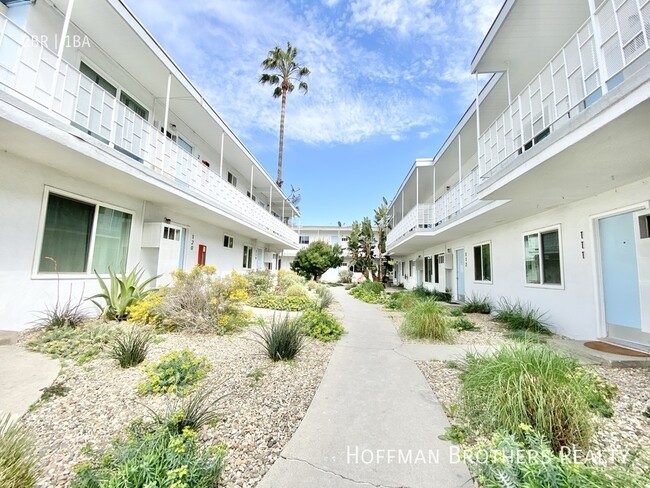 Building Photo - 247 S Ave 55