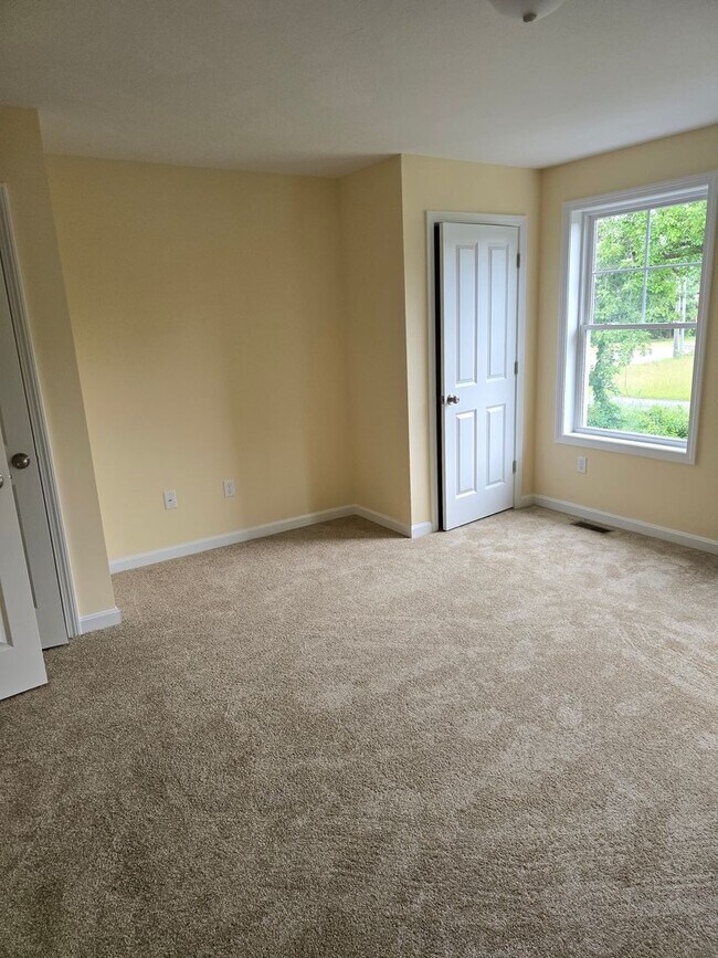 Building Photo - Megway Ct. (2-5)