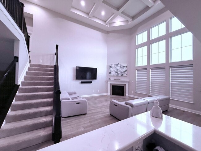 Building Photo - 10692 Pearl Creek Dr