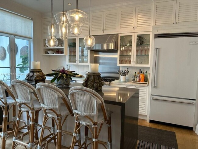 Building Photo - 645 Almeria Ave