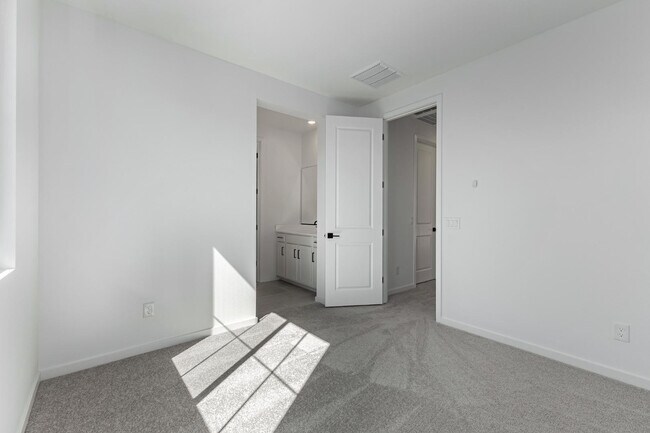 Building Photo - 2436 W Maximo Wy