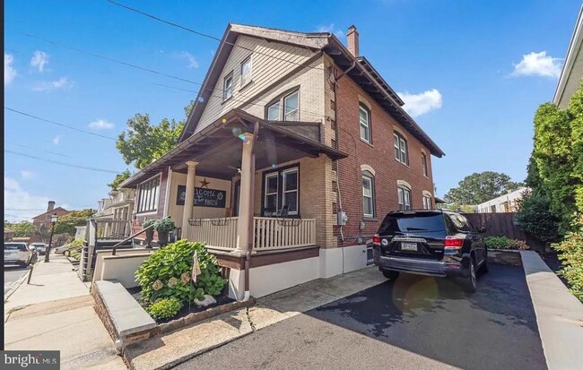 Building Photo - 62 S Hamilton St