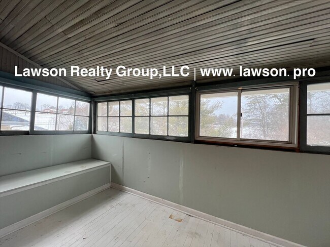 Building Photo - Heart of Grandin Court- Location, Location, Location!