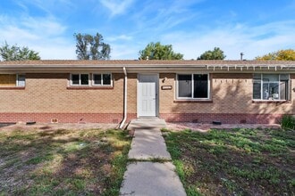 Building Photo - Charming 2-Bedroom unit with Modern Updates