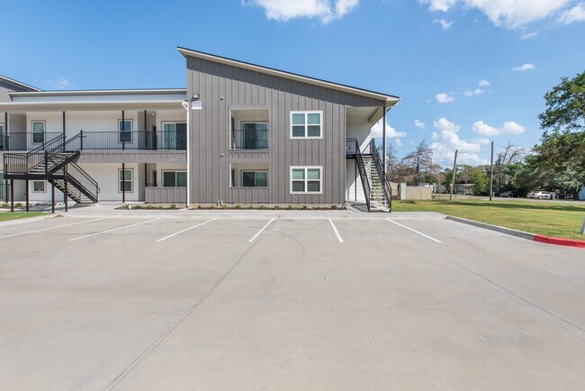 Building Photo - 1326 Prairie Dr