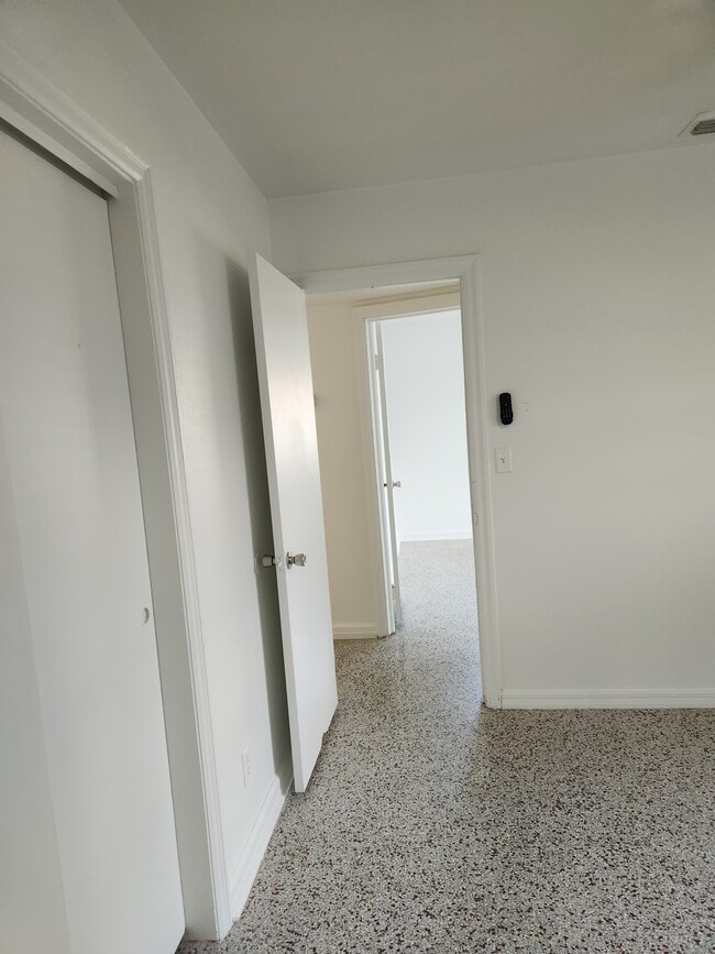 Building Photo - 1005 N Bracewell Dr