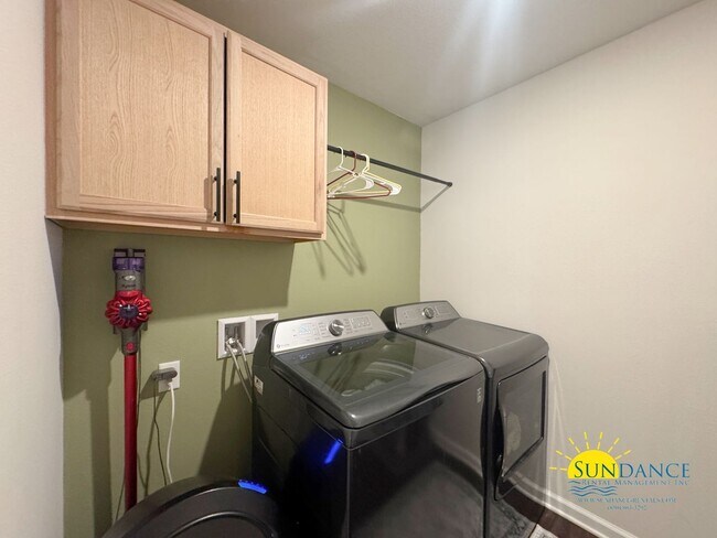 Building Photo - Stunning 4 Bedroom home in the sought-after Price Farms Plantation Community!