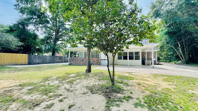 Building Photo - 815 W Palmetto St