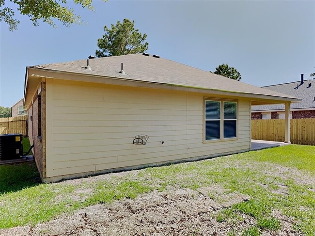 Building Photo - 30022 Saw Oaks Dr