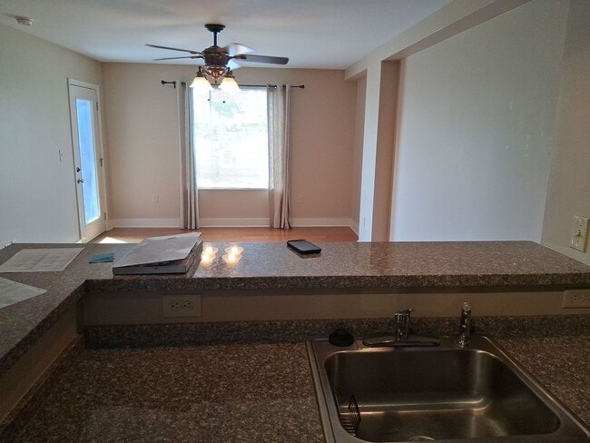 Building Photo - Lake Plaza Condominiums Unit #802: 3bed/2bath Available FALL 2026 - Move in 8/13/26! $3300/month ...